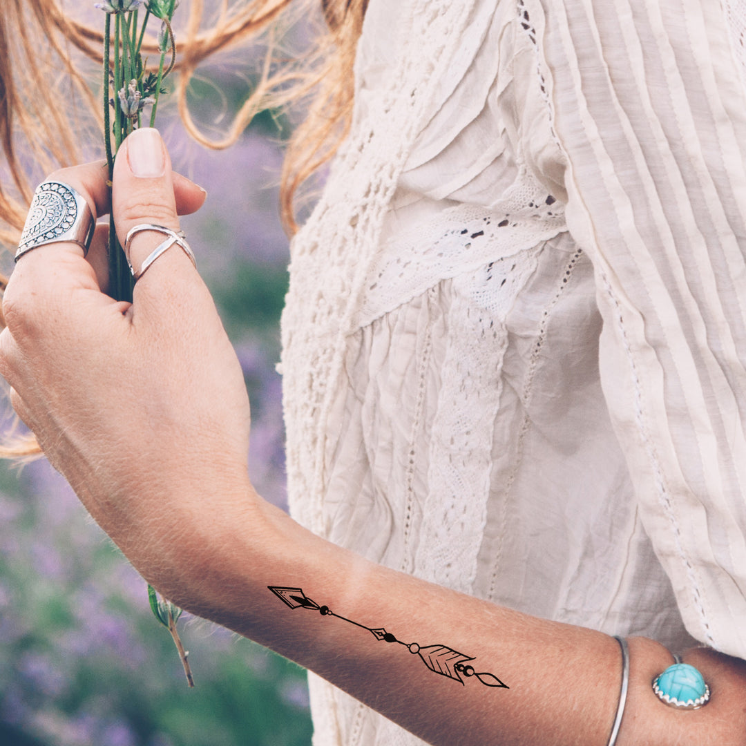Breiter Pfeil Temporaeres Tattoo