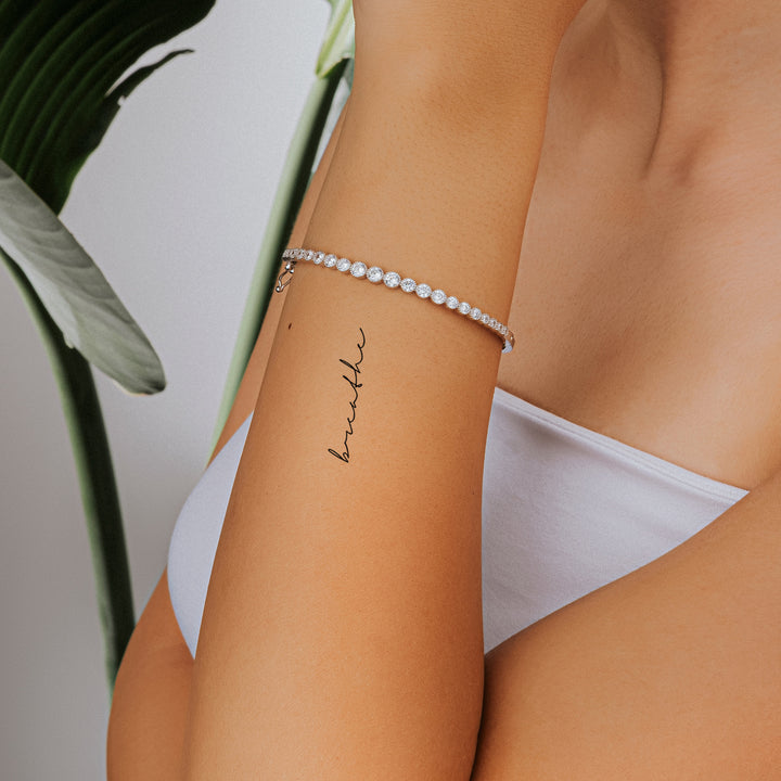 Breathe Schriftzug Temporäres Tattoo