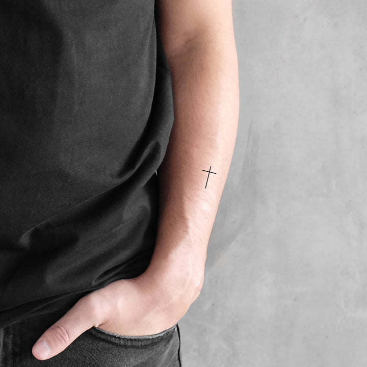Kleines Kreuz Temporäres Tattoo