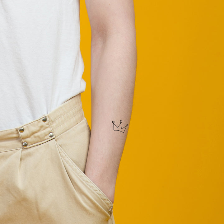Kleine süße Krone Temporäres Tattoo