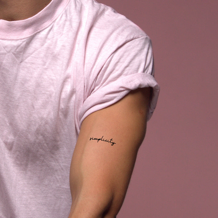 Simplicity Schriftzug Temporäres Tattoo
