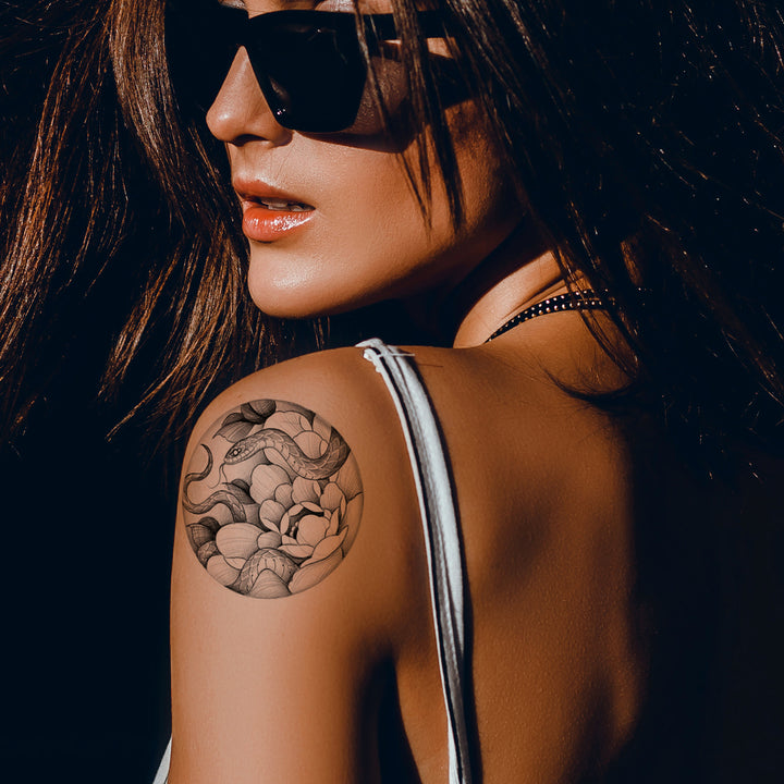 Schlange & Pfingstrosen im Kreis Temporäres Tattoo