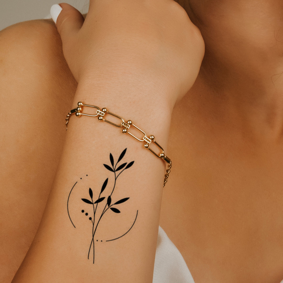 Drei Zweige Temporaeres Tattoo